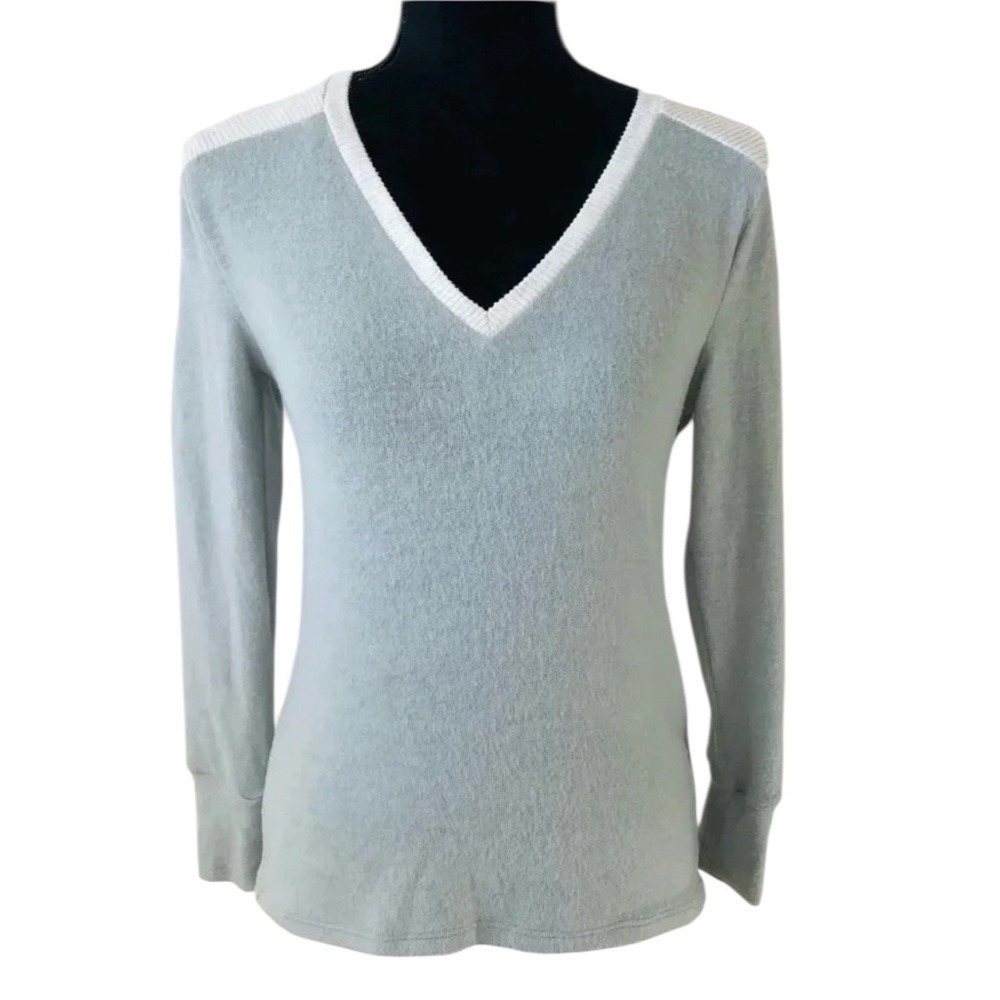 Poof‎ New York V-Neck Sweater Women Small Gray NWT